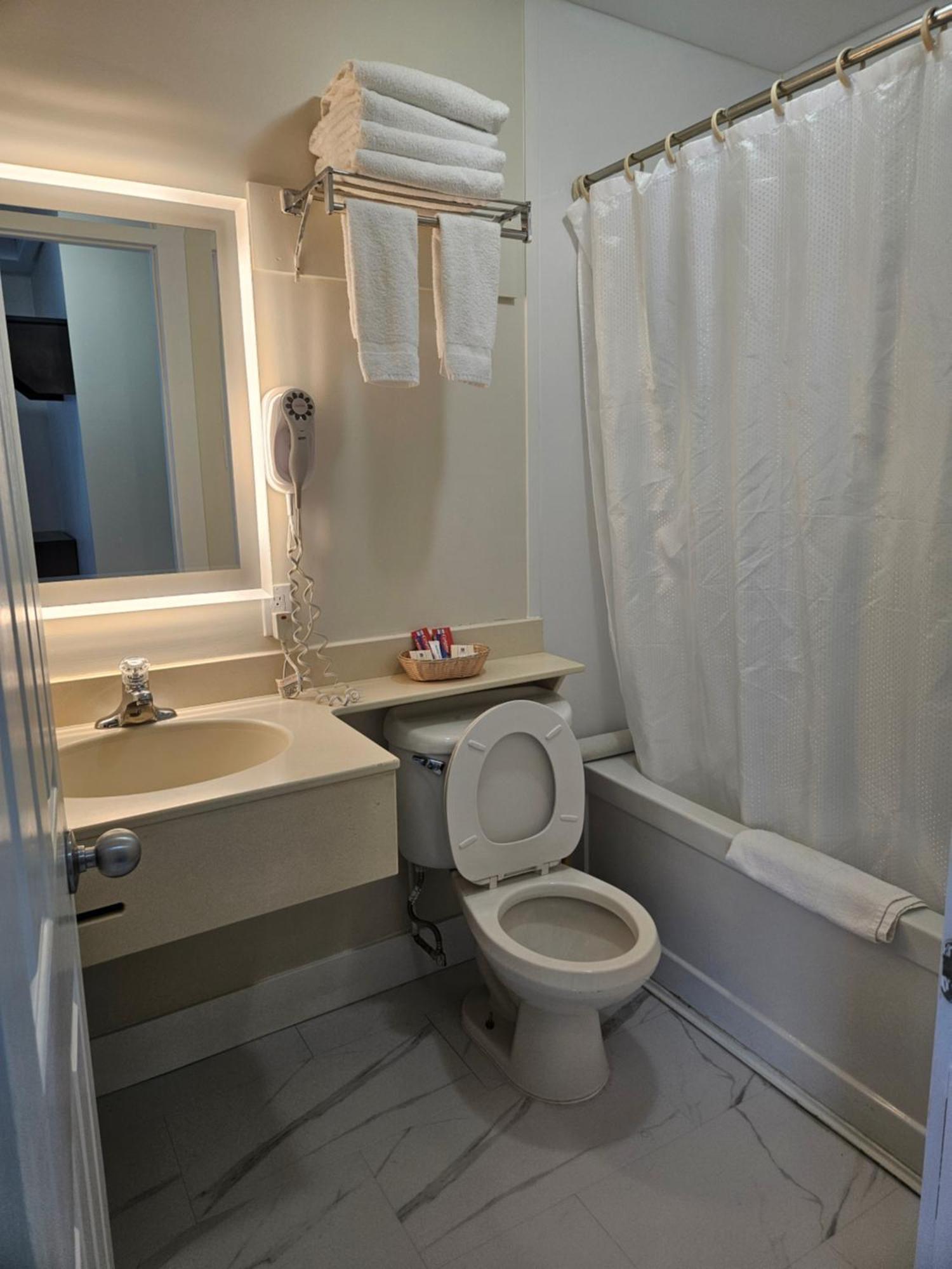 Leelas Villa Inn Flesherton מראה חיצוני תמונה