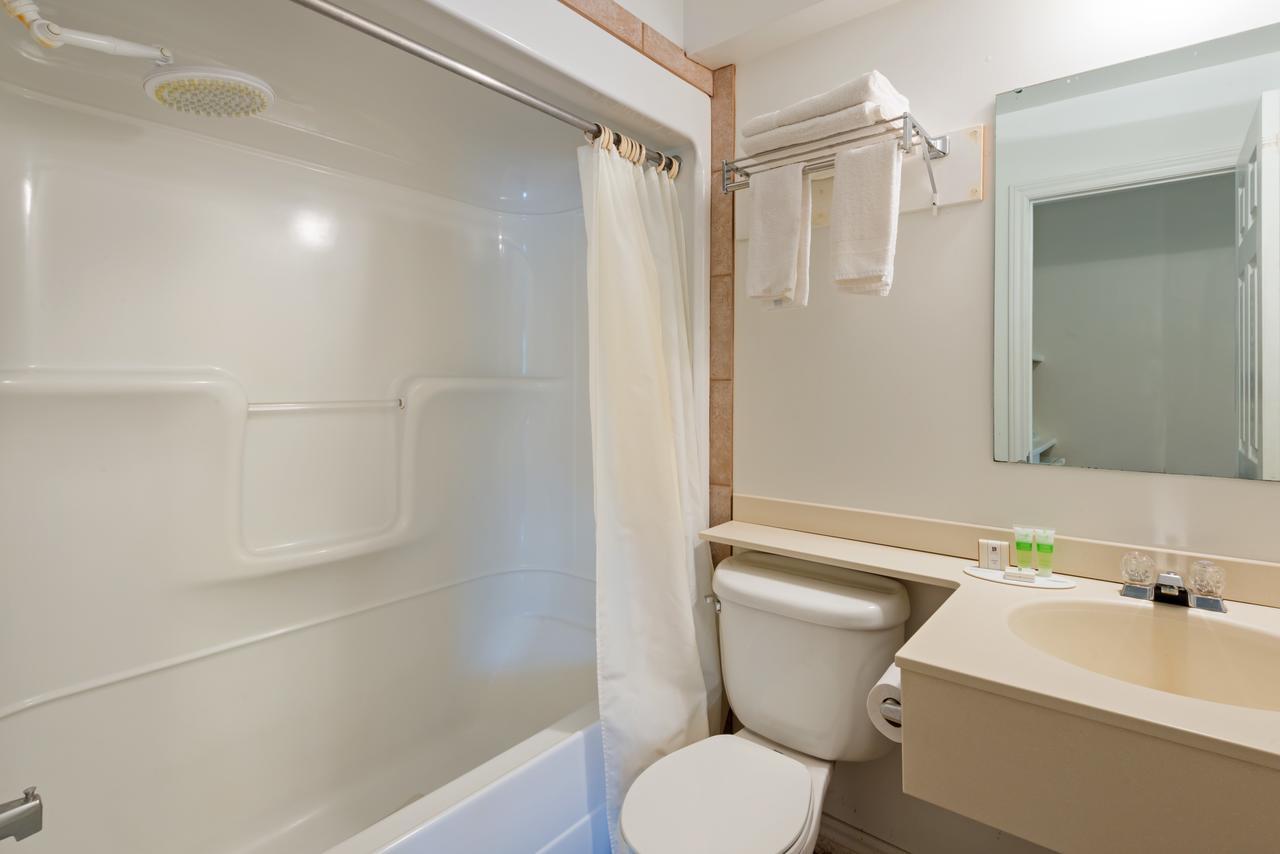 Leelas Villa Inn Flesherton מראה חיצוני תמונה